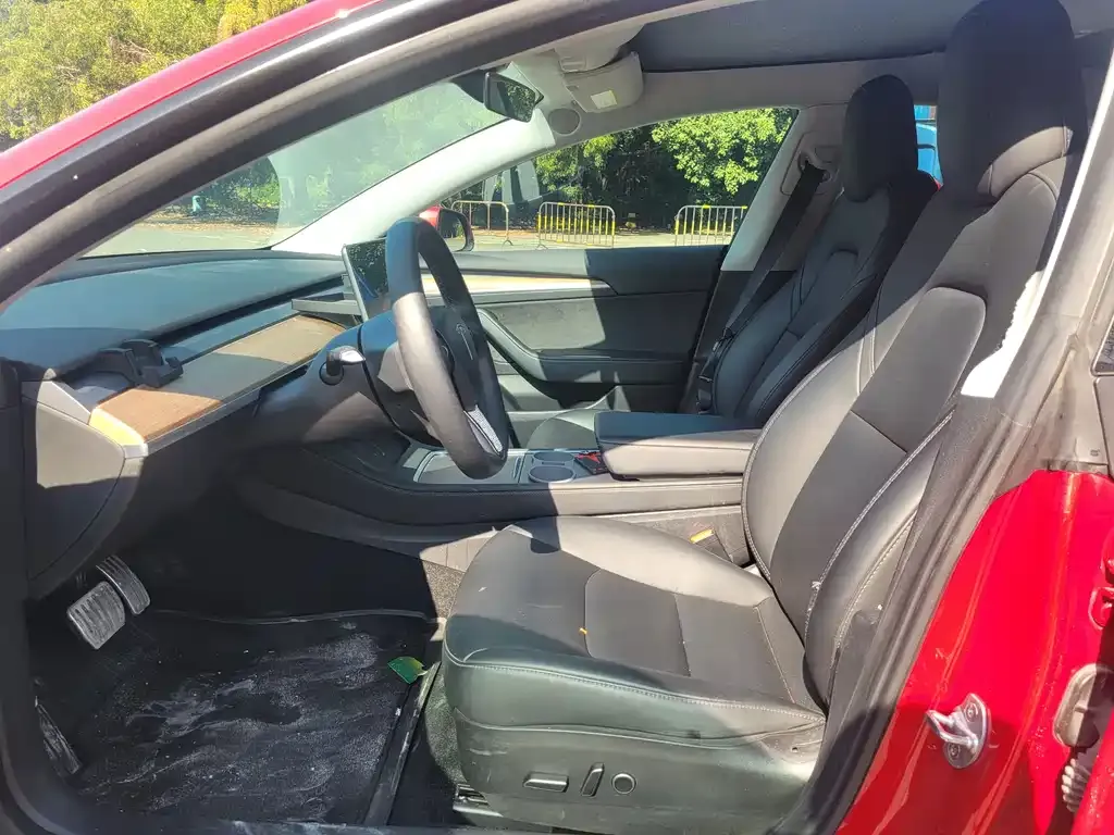 Tesla Model 3 — фото 3