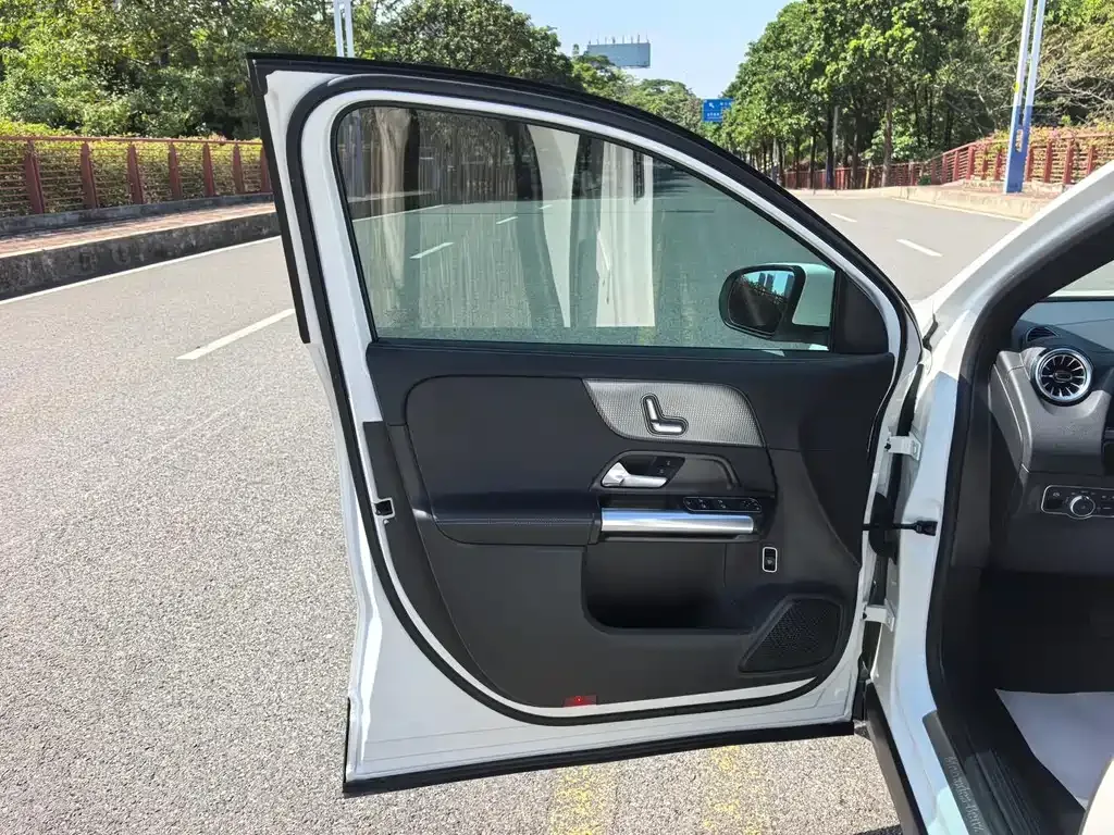 Mercedes-Benz GLA 2023 из CN, фото 8
