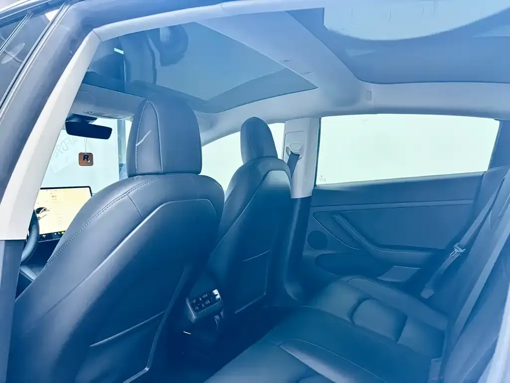 Tesla Model 3 — фото 3