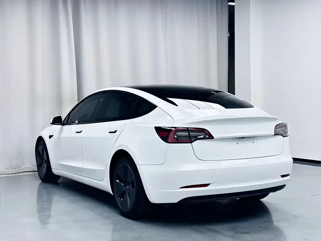Tesla Model 3 — фото 8