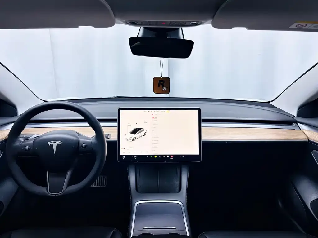 Tesla Model 3 — фото 7
