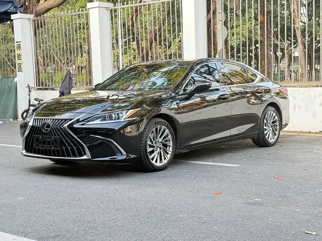 Lexus ES — фото 1
