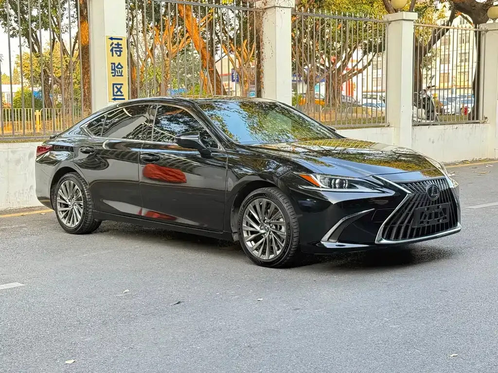 Lexus ES — фото 7