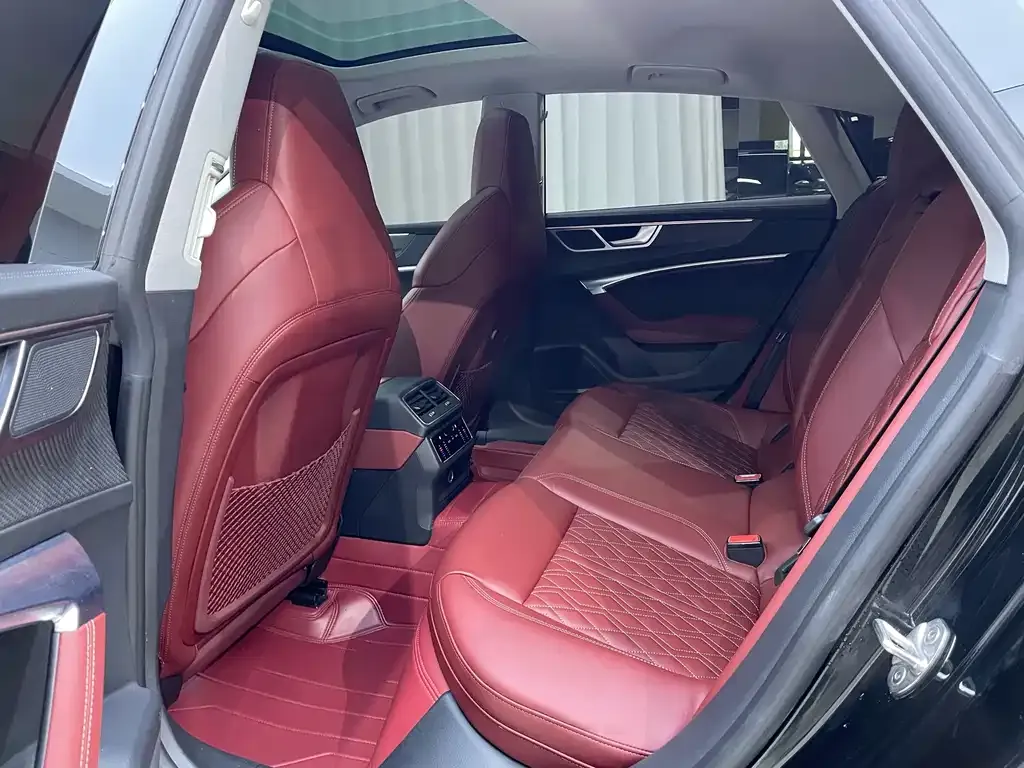 Audi S7 2023 из CN, фото 8