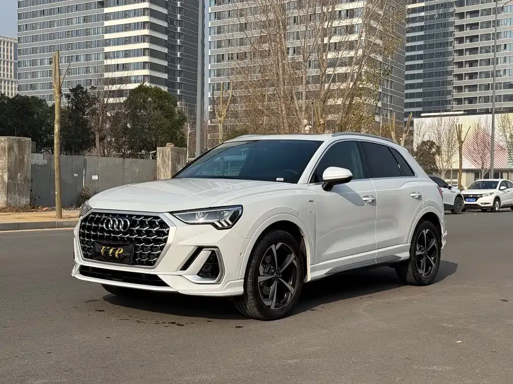 Audi Q3 — фото 1