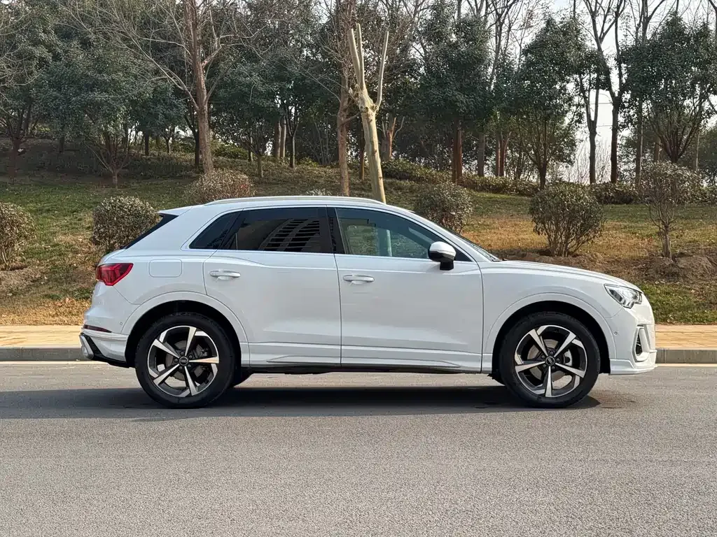 Audi Q3 — фото 10