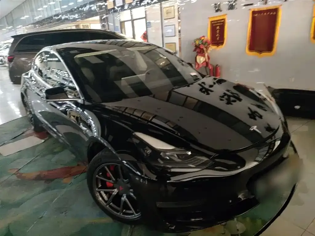 Tesla Model 3 — фото 4