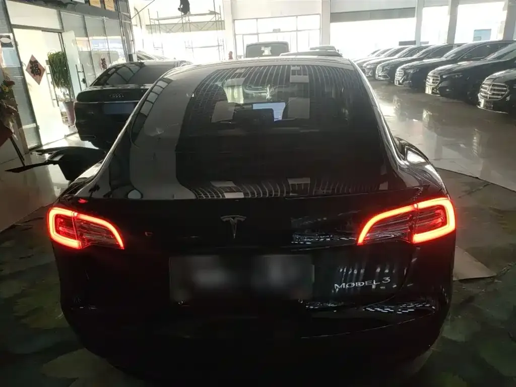 Tesla Model 3 — фото 6