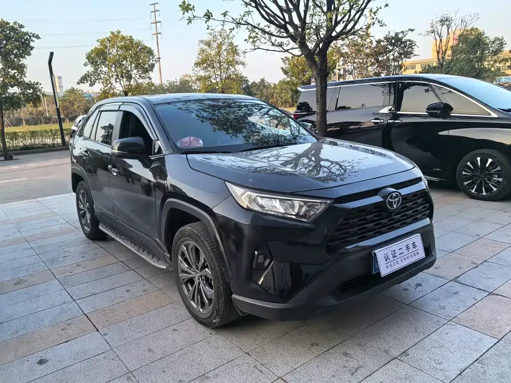 Toyota RAV4 2023 из CN, фото 2