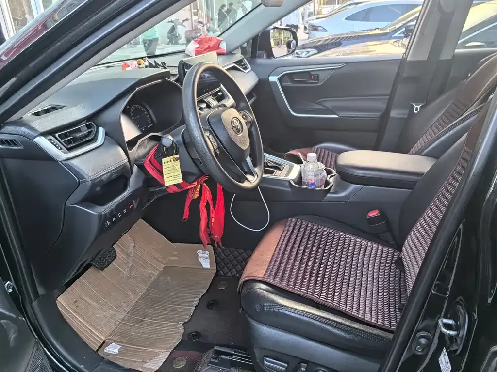 Toyota RAV4 2023 из CN, фото 4