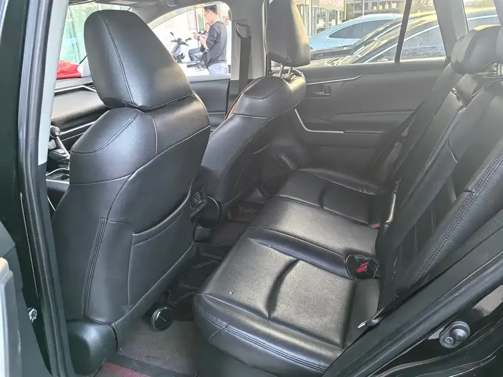 Toyota RAV4 2023 из CN, фото 10