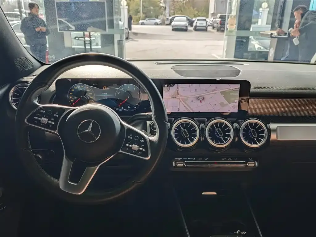Mercedes-Benz GLB — фото 10