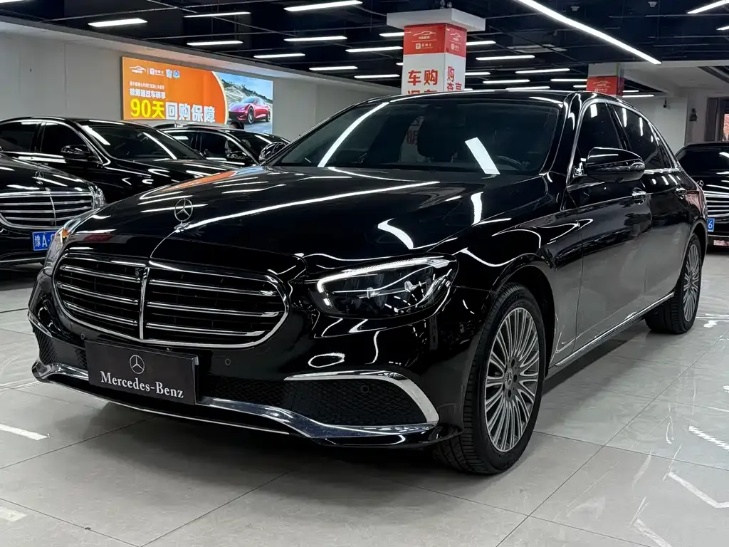 Mercedes-Benz E-Class — фото 1