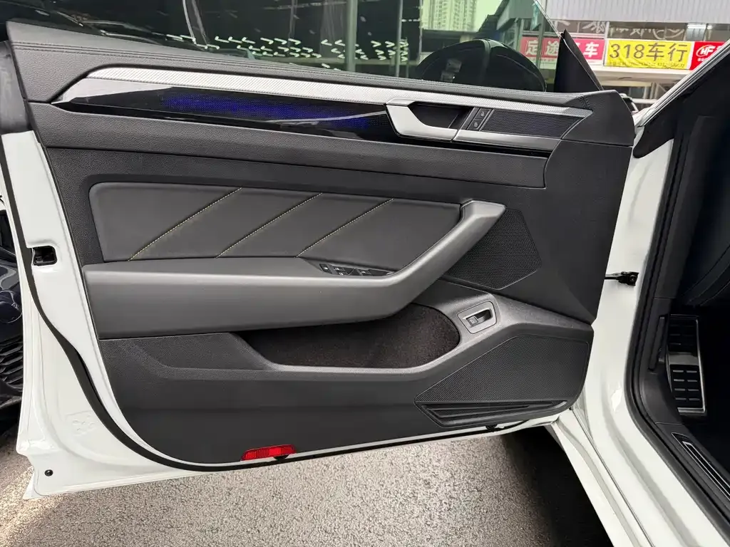 Volkswagen CC 2023 из CN, фото 8