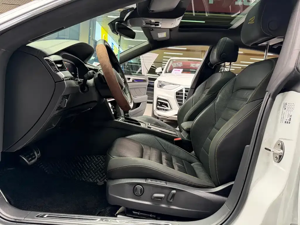 Volkswagen CC 2023 из CN, фото 6