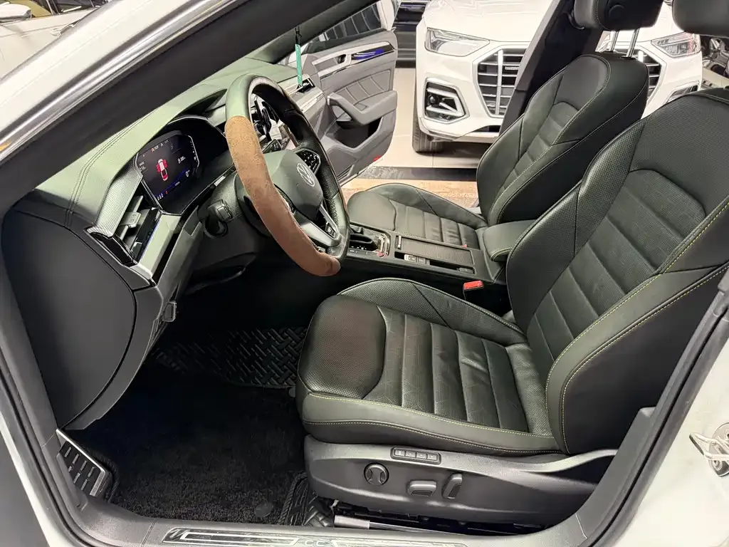 Volkswagen CC 2023 из CN, фото 4