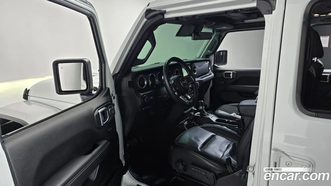 Jeep Wrangler — фото 7