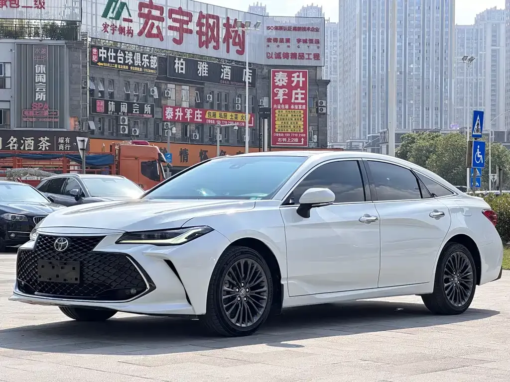 Toyota Avalon — фото 1