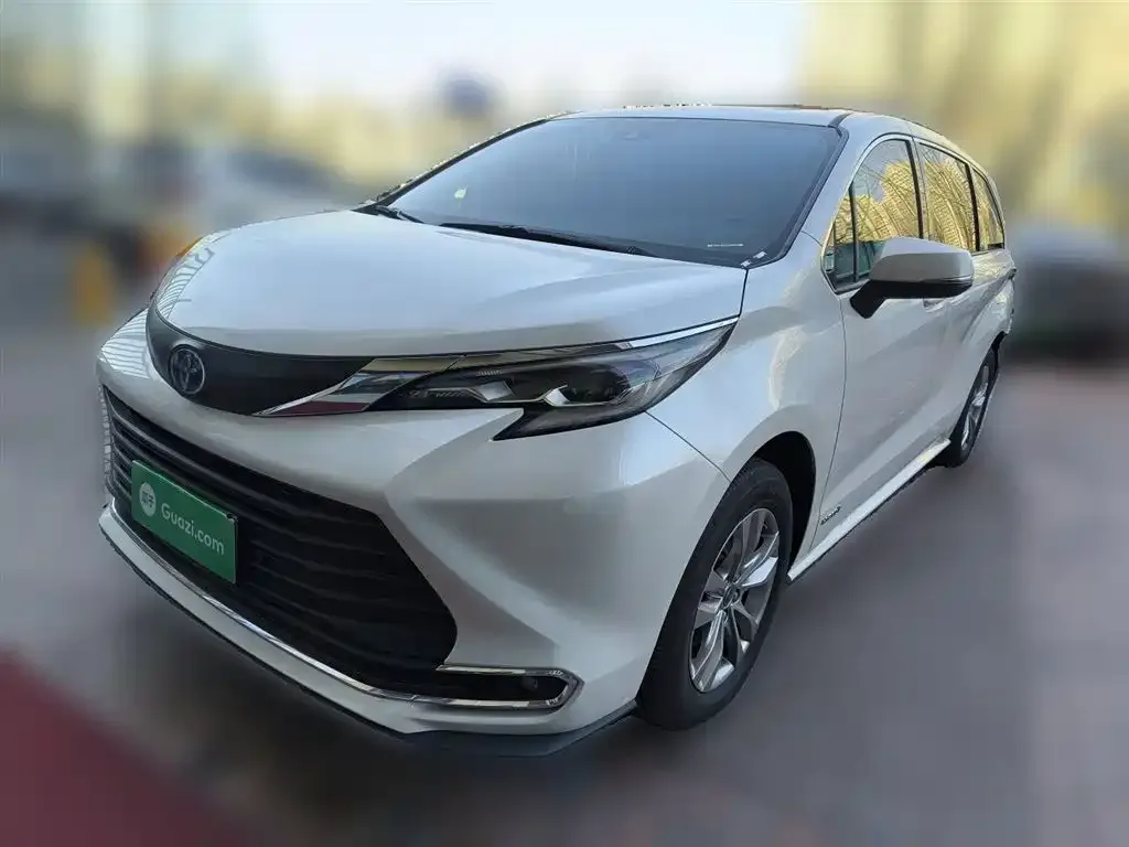 Toyota Sienna 2023 из CN, фото 1
