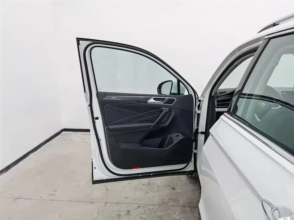 Volkswagen Tiguan L 2023 из CN, фото 7