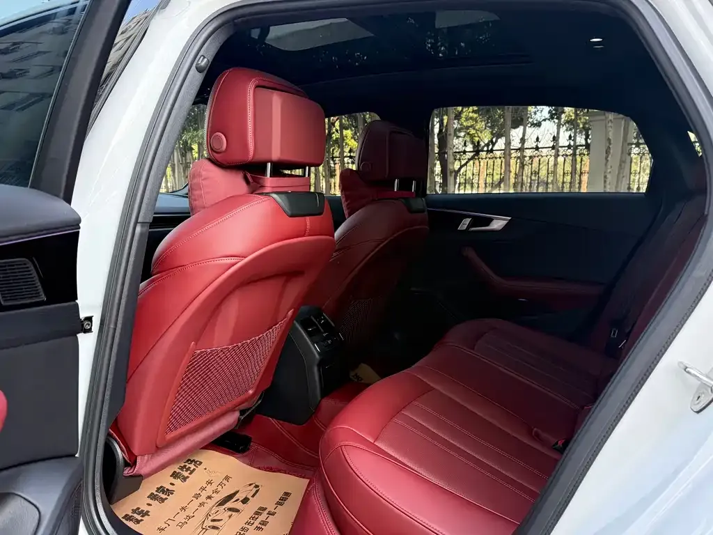 Audi A4L 2024 из CN, фото 2