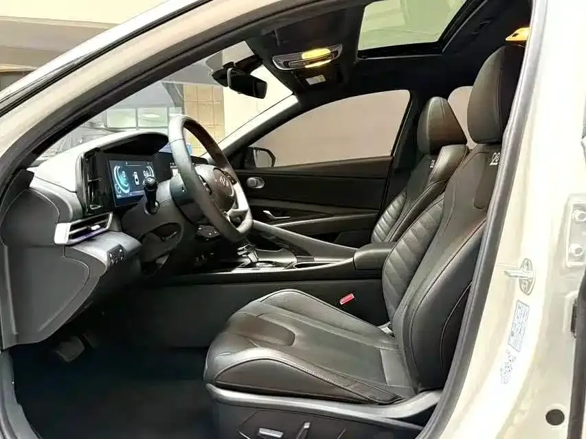 Hyundai Elantra 2023 из CN, фото 6