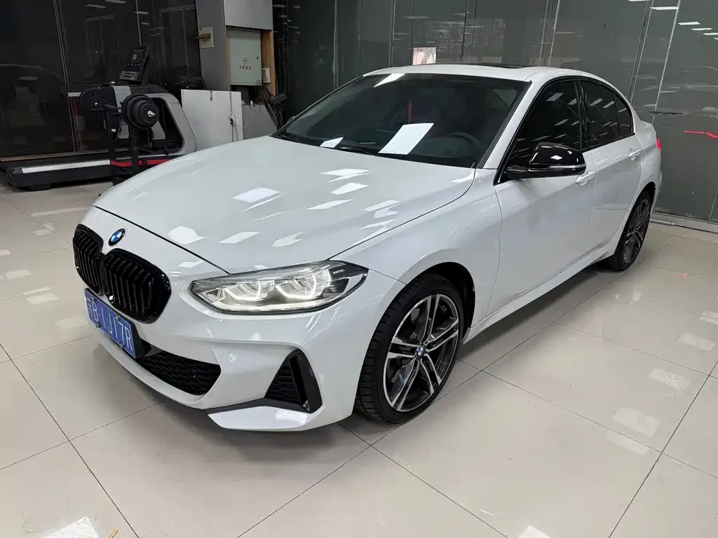 BMW 1 Series 2023 из CN, фото 1