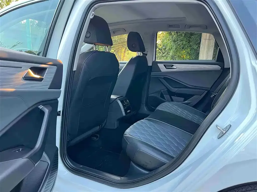 Volkswagen Sagitar 2023 из CN, фото 6