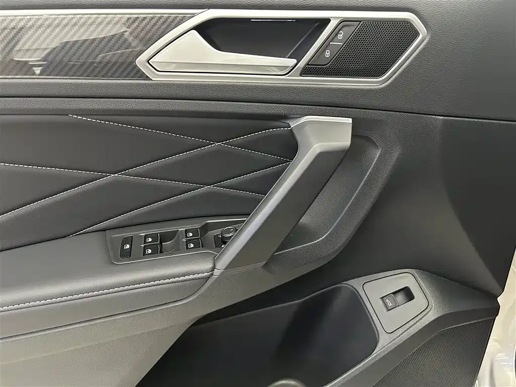 Volkswagen Tiguan L 2022 из CN, фото 6