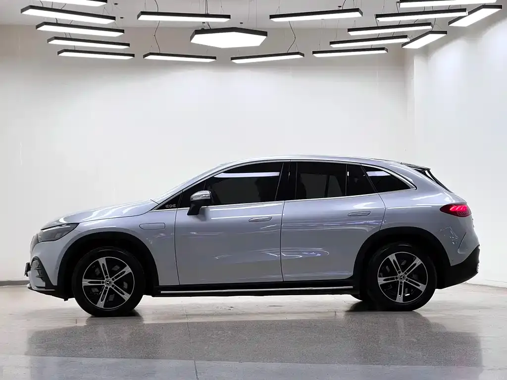 Mercedes-Benz EQE SUV 2023 из CN, фото 3