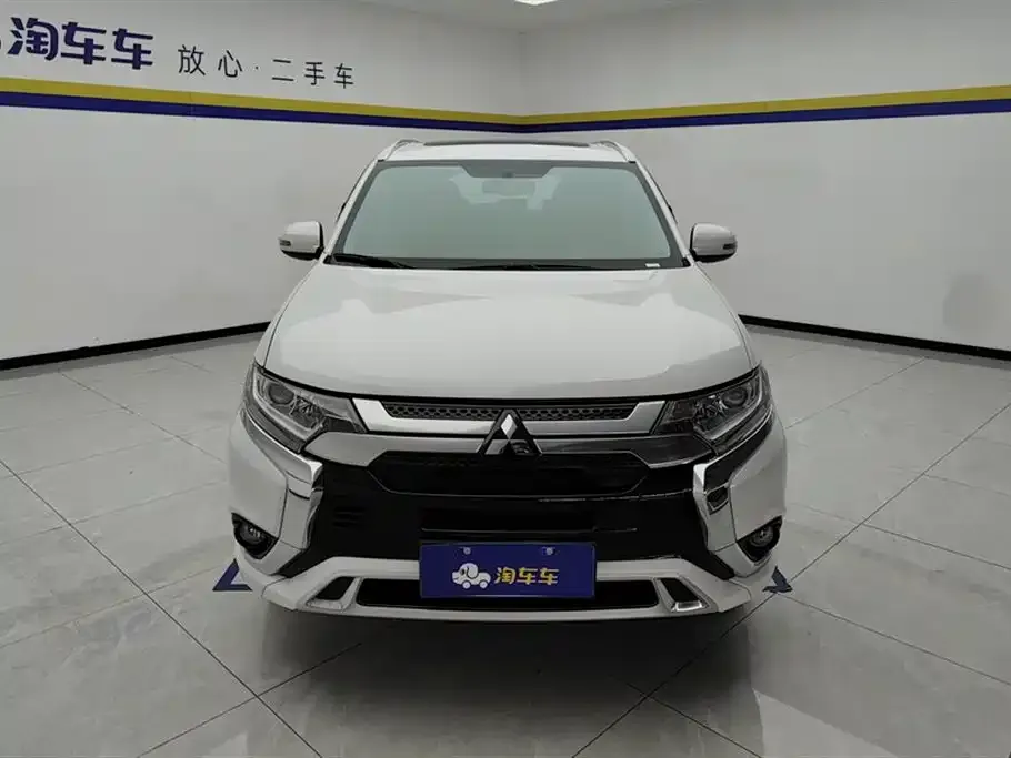 Mitsubishi Outlander 2022 из CN, фото 2