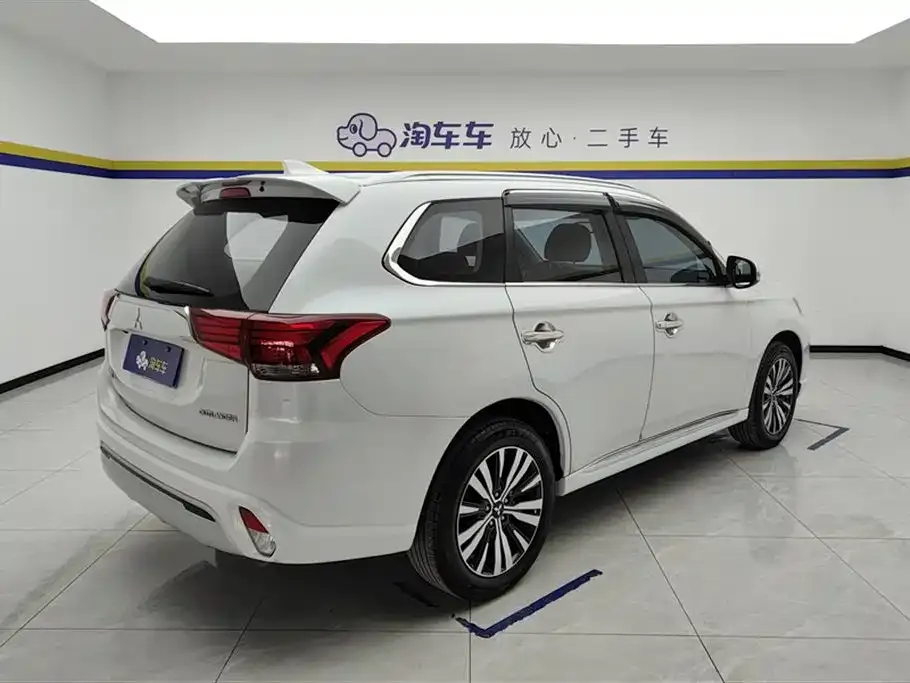 Mitsubishi Outlander 2022 из CN, фото 3