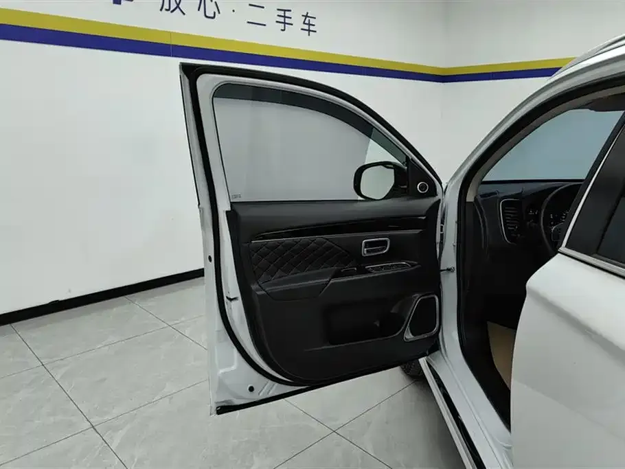 Mitsubishi Outlander 2022 из CN, фото 7