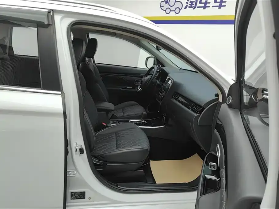 Mitsubishi Outlander 2022 из CN, фото 8