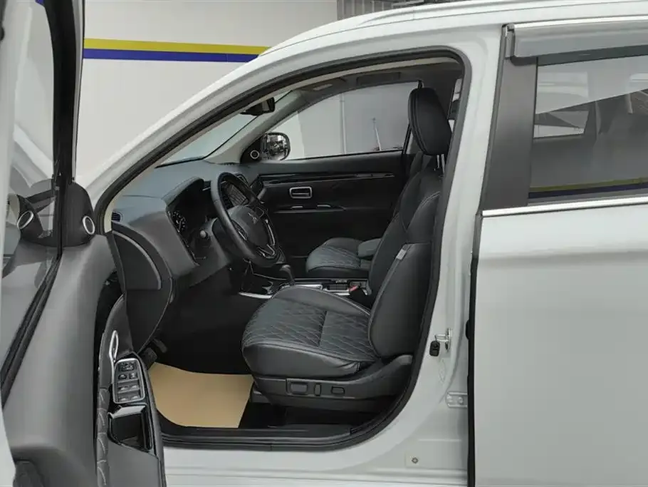 Mitsubishi Outlander 2022 из CN, фото 9