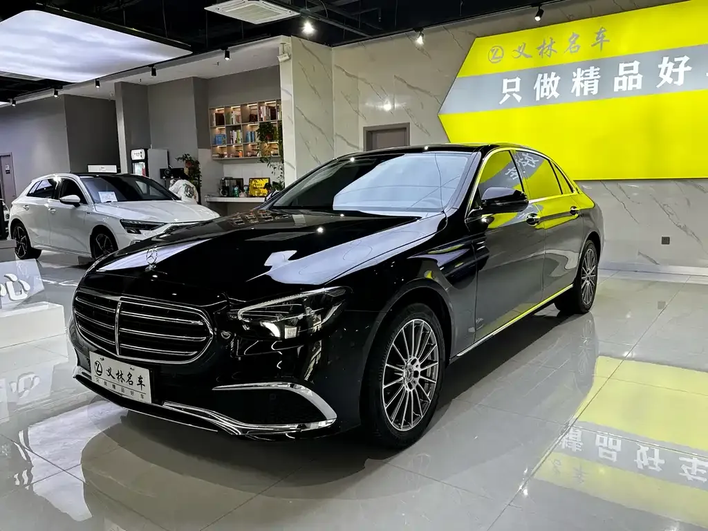 Mercedes-Benz E-Class — фото 1