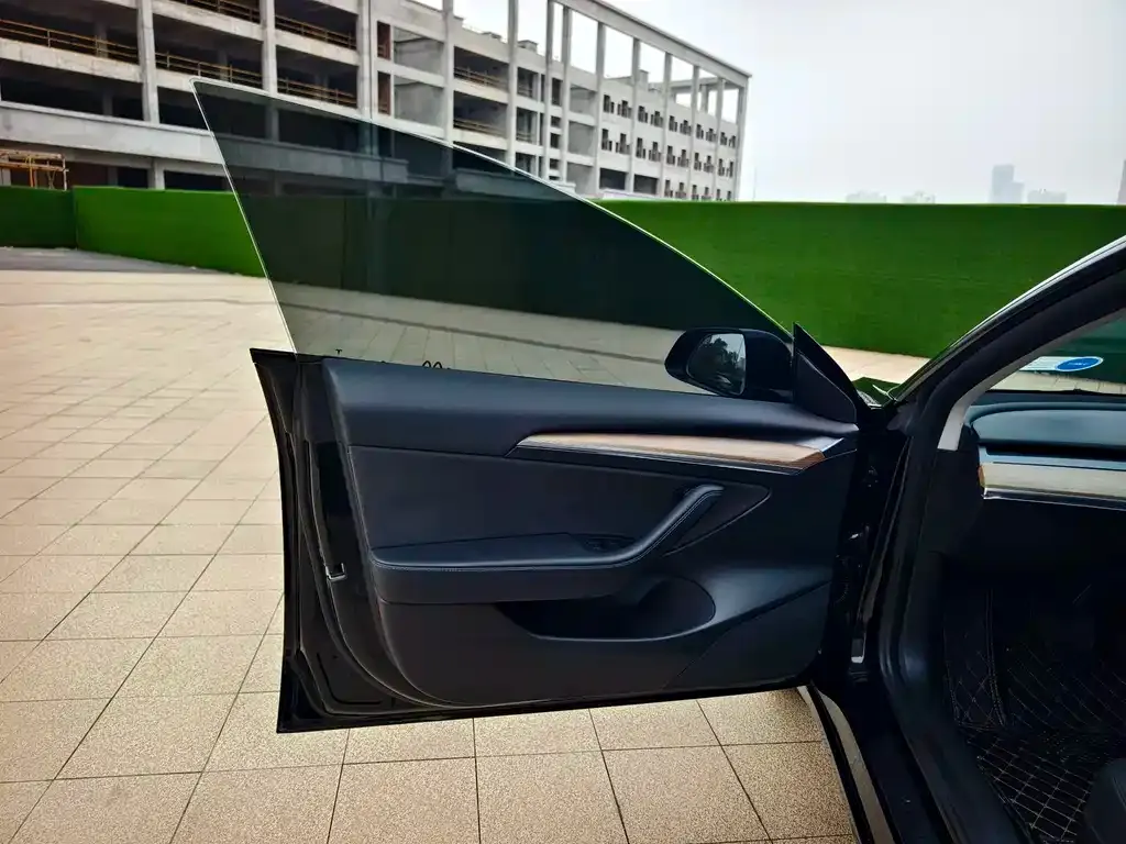 Tesla Model 3 — фото 4