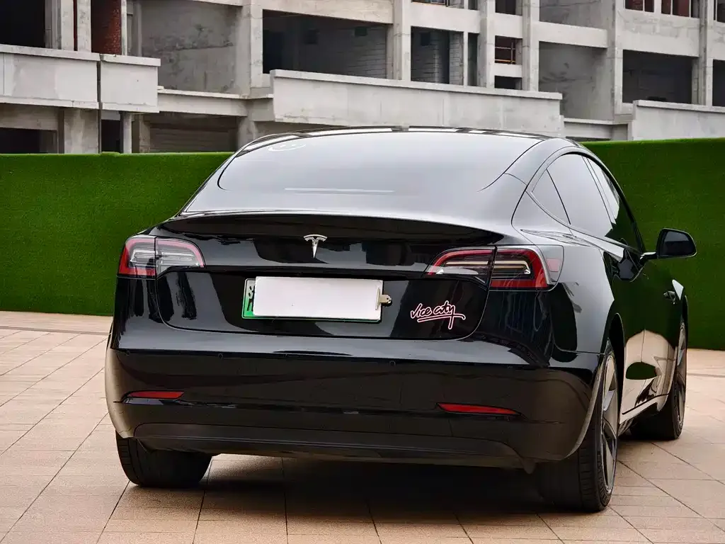 Tesla Model 3 — фото 10