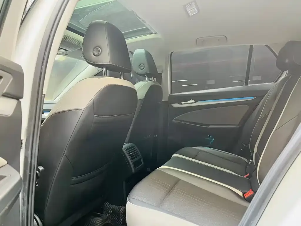 Volkswagen Golf 2022 из CN, фото 2