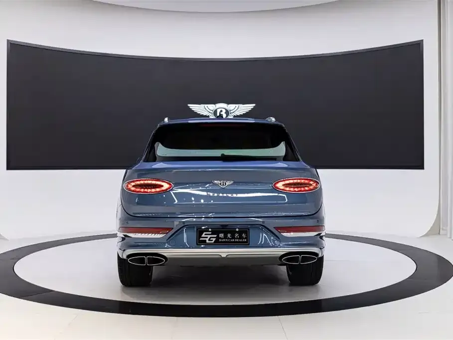 Bentley Bentayga 2023 из CN, фото 7