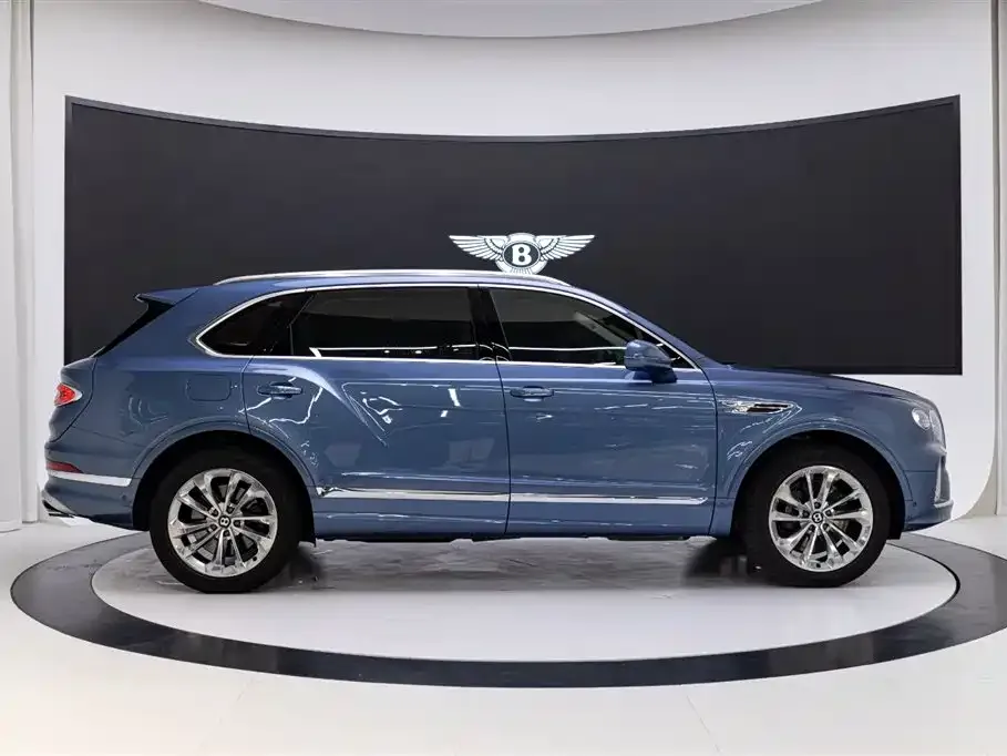Bentley Bentayga 2023 из CN, фото 2