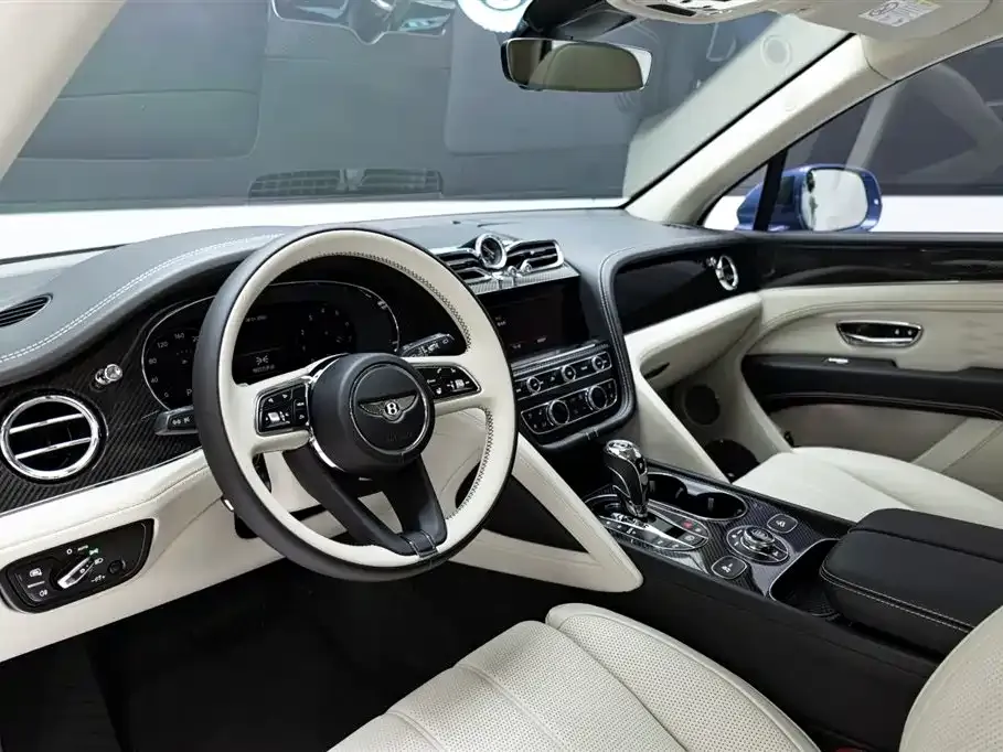 Bentley Bentayga 2023 из CN, фото 9