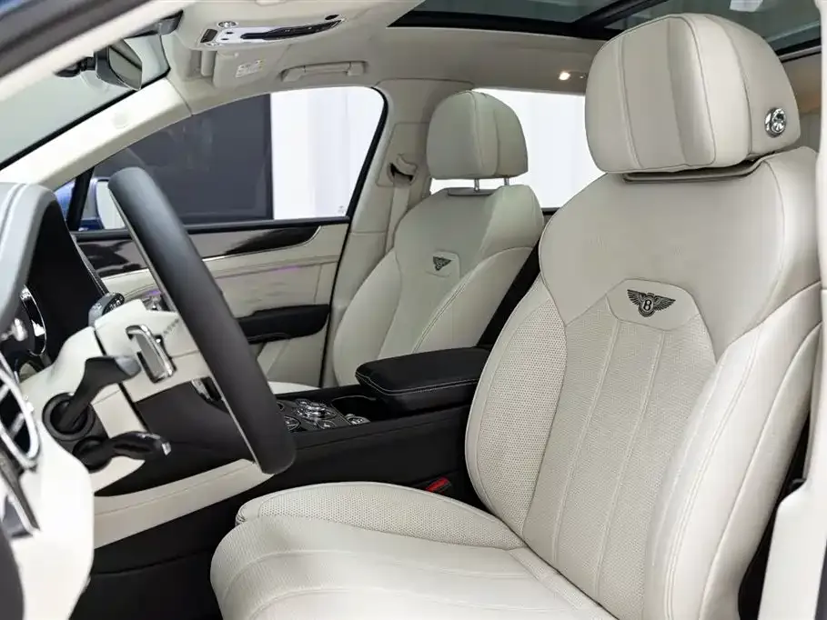 Bentley Bentayga 2023 из CN, фото 10
