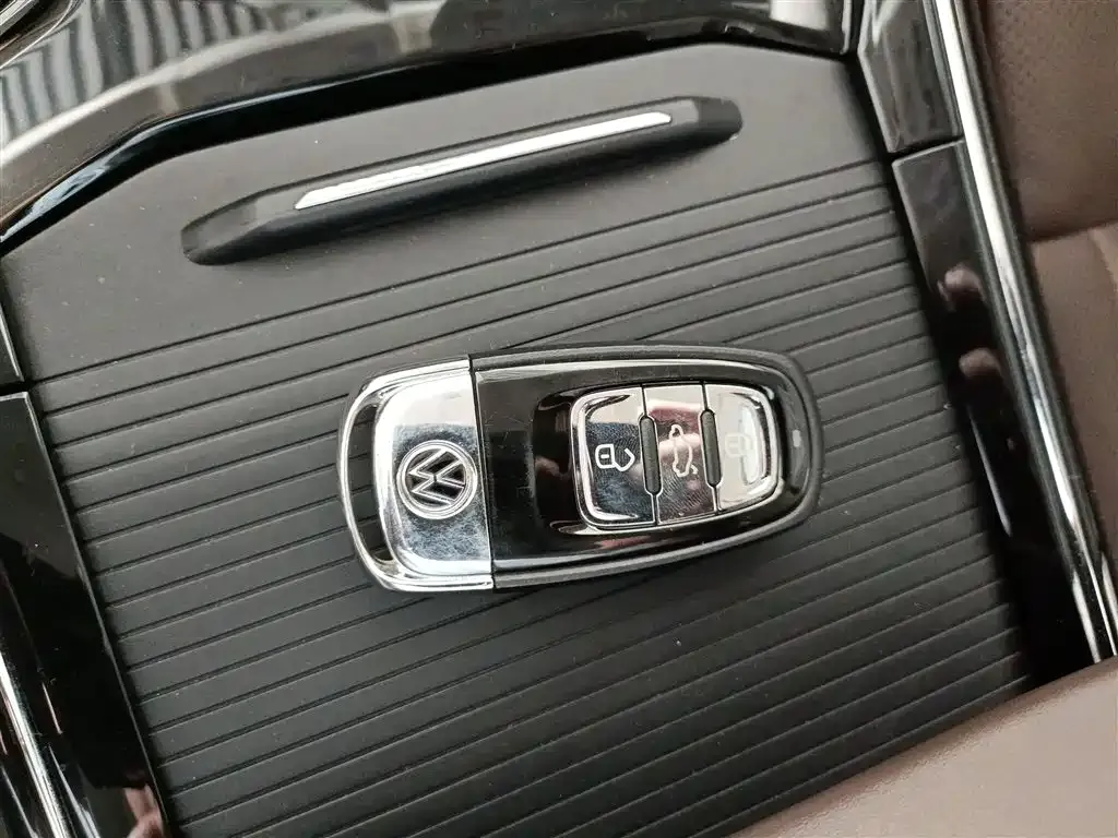 Volkswagen Phideon 2022 из CN, фото 8