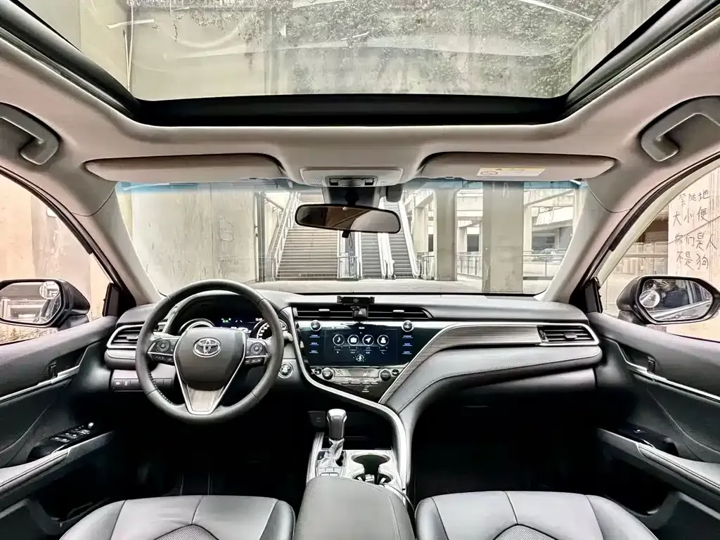 Toyota Camry 2021 из CN, фото 2