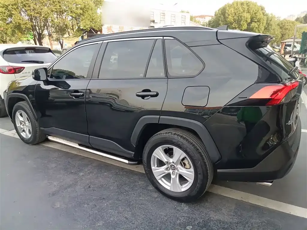 Toyota RAV4 2023 из CN, фото 6