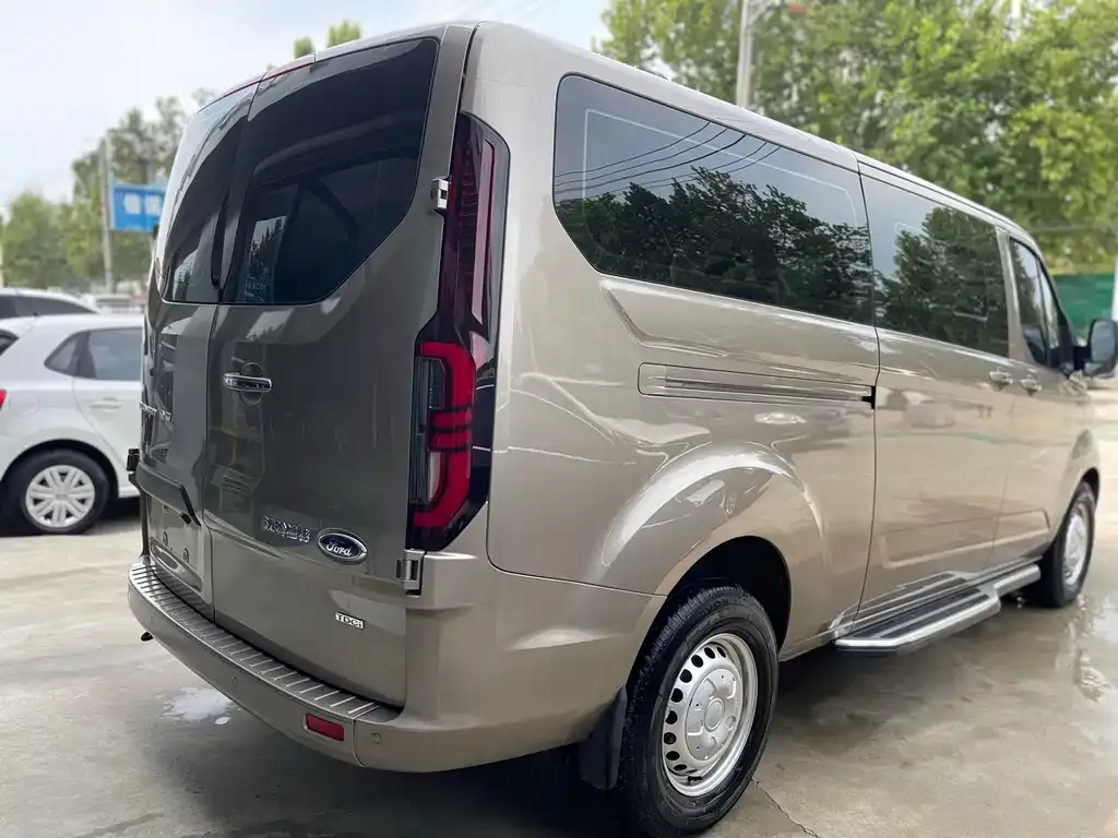 Ford Transit 2023 из CN, фото 8