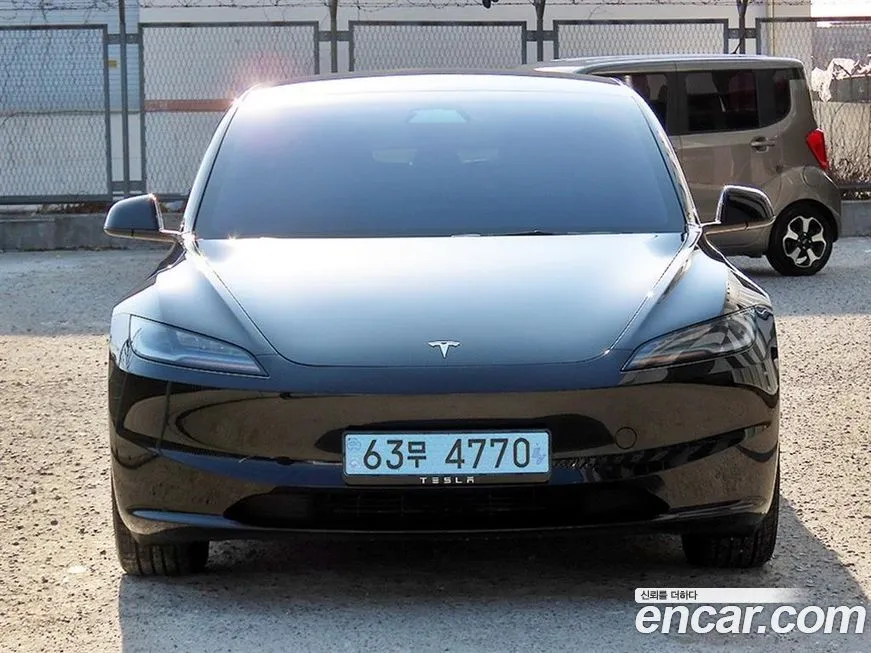 Tesla Model 3 — фото 1