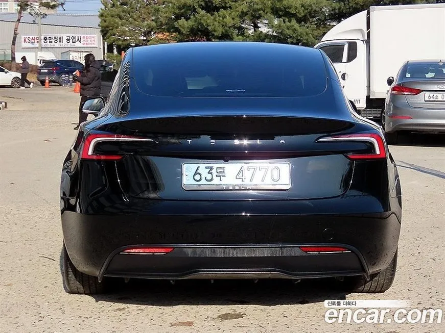 Tesla Model 3 — фото 10