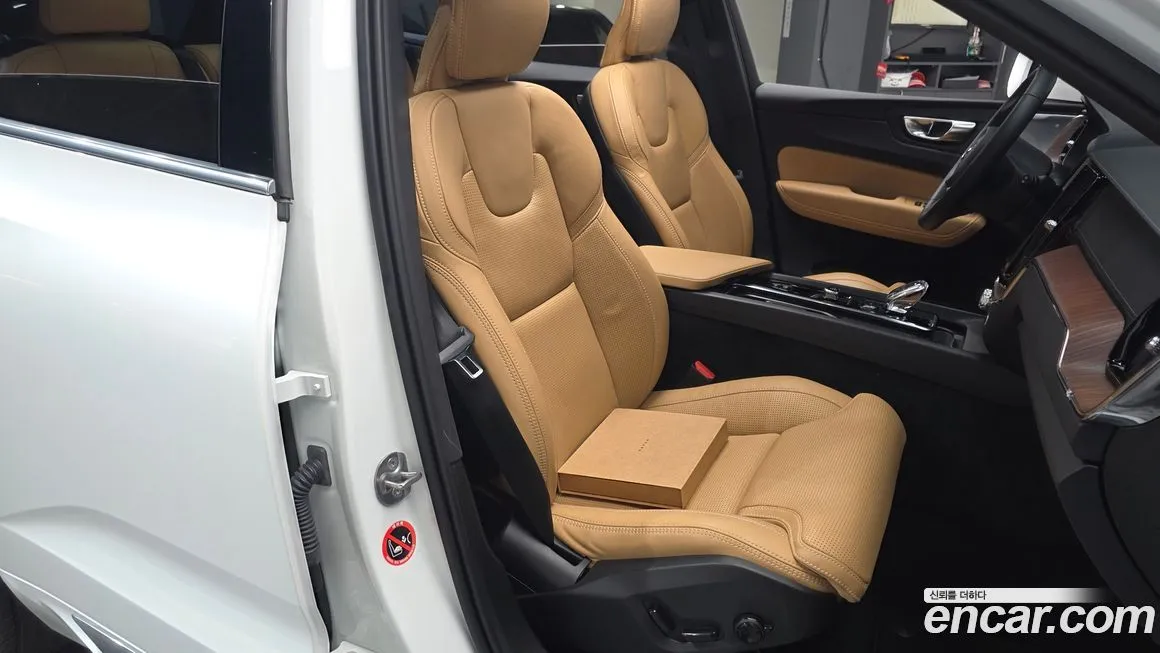 Volvo XC60 2025 из KR, фото 4